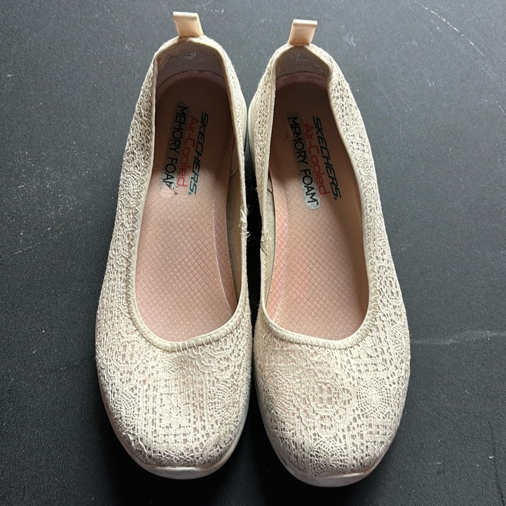 Skechers Women's Cream Lace Ballet Flats with Memory Foam